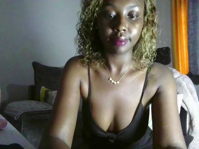 Goldiecandy's BongaCams show and profile