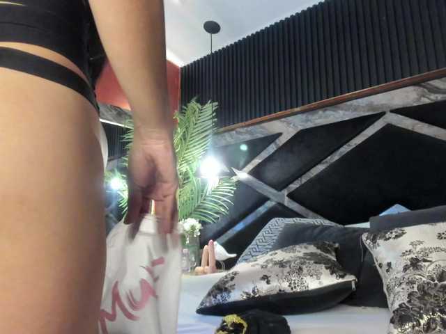 JaneLane's BongaCams show and profile