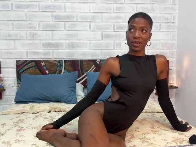 Mina_Caramela webcam