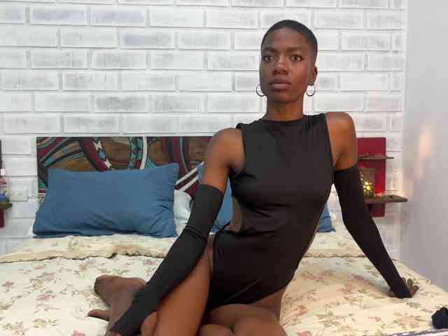 Mina_Caramela webcam