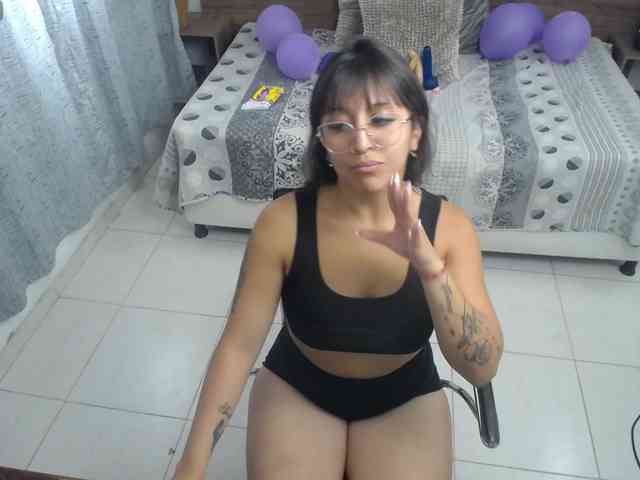 miss-charlott-18 Live Webcam on BongaCams