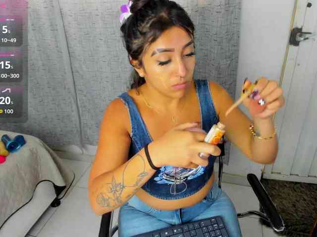 miss-charlott-18 webcam