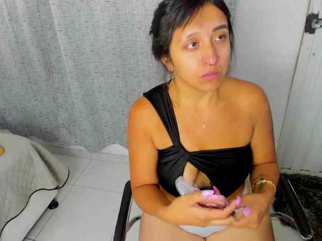 miss-charlott-18 webcam