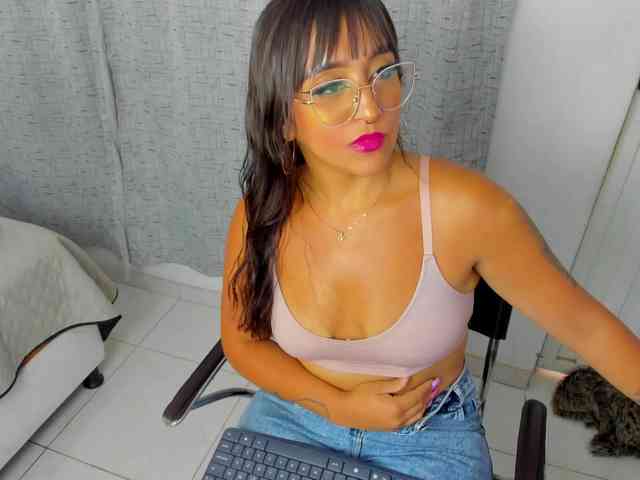 miss-charlott-18 webcam