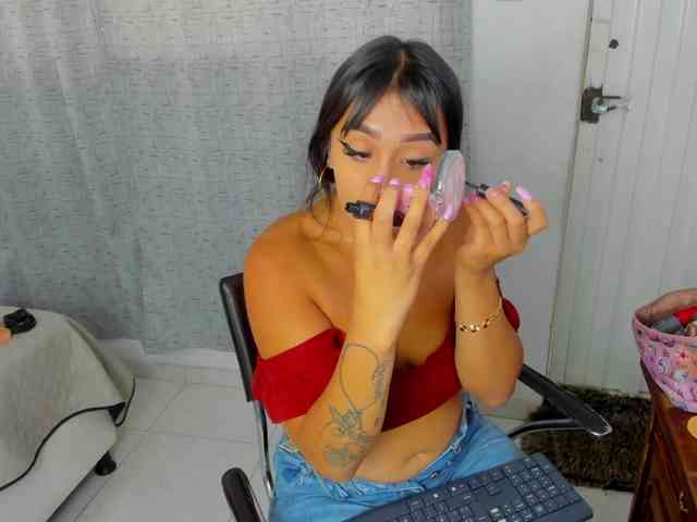 miss-charlott-18 webcam