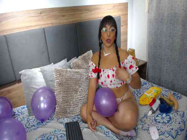 miss-charlott-18 webcam