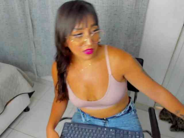 miss-charlott-18 webcam