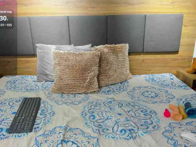 miss-charlott-18 Live Webcam on BongaCams