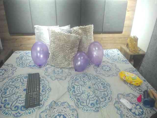 miss-charlott-18 webcam