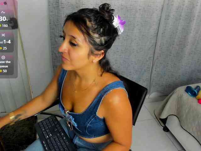 miss-charlott-18 webcam