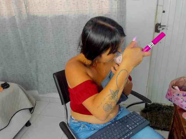 miss-charlott-18 webcam