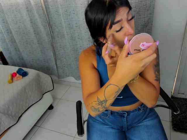 miss-charlott-18 webcam