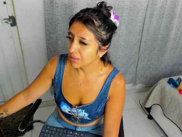 miss-charlott-18 webcam