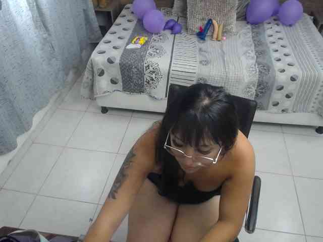 miss-charlott-18 webcam