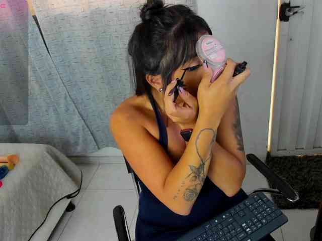 miss-charlott-18 webcam