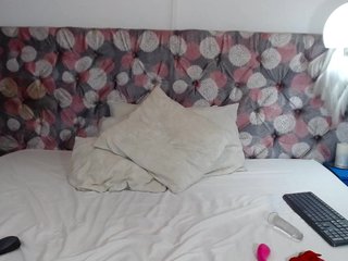 ElyraBloom Porn Show