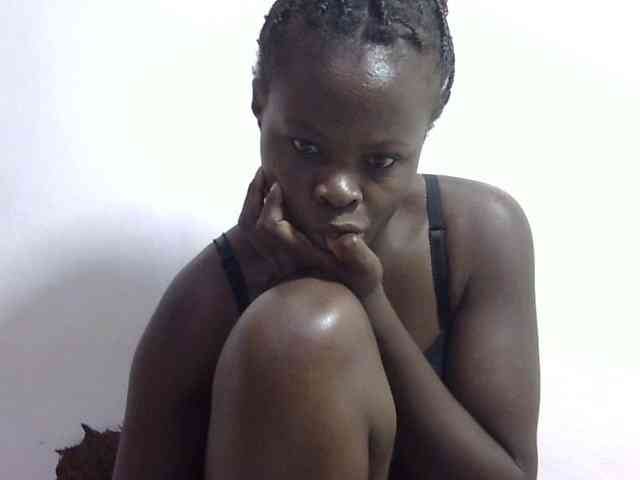 Prettyluv Live Webcam on BongaCams