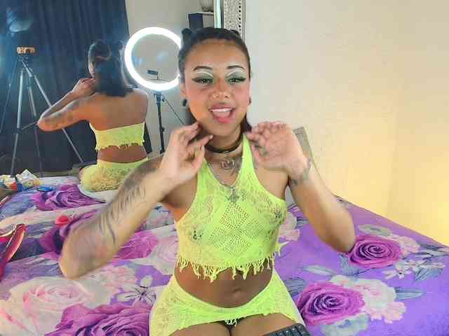 nyxhellsqueen webcam