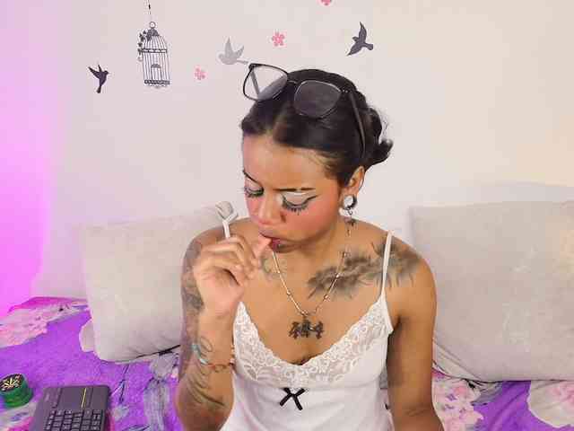 nyxhellsqueen webcam