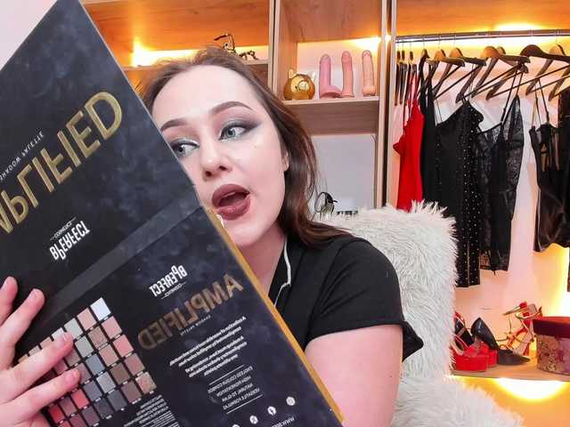 Xynthia's BongaCams show and profile