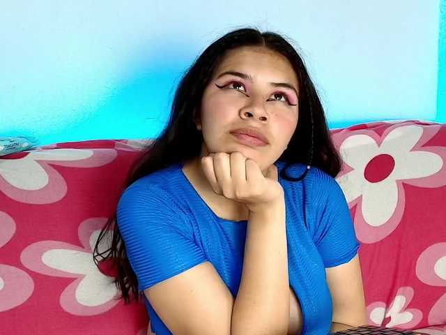 NahomyRouss's BongaCams show and profile