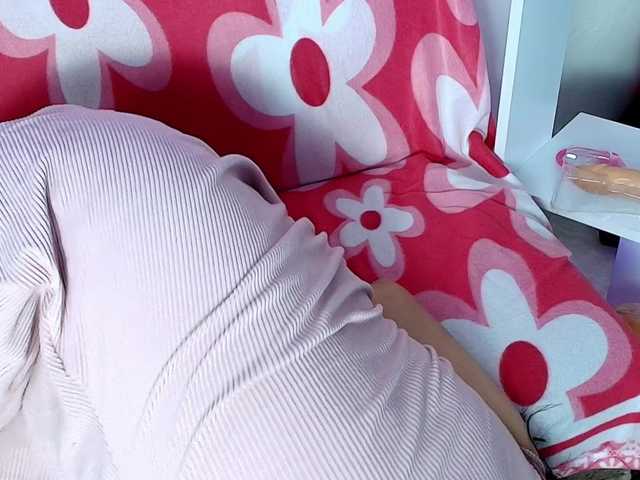 NahomyRouss's BongaCams show and profile