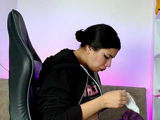 NahomyRouss's BongaCams show and profile