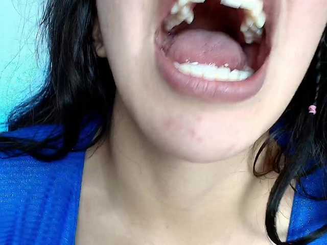 NahomyRouss's BongaCams show and profile