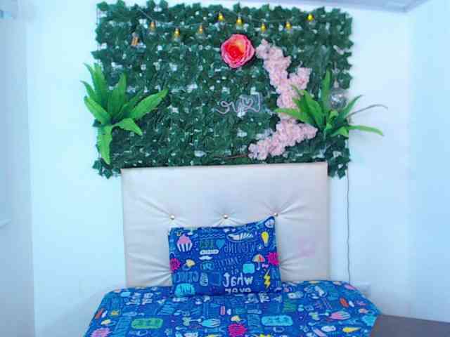 Samy-Valentina-S... Live Webcam on BongaCams