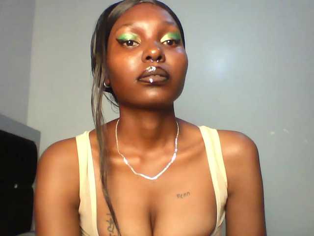 Maleena40 – webcam model profile photo