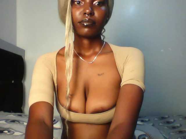 Maleena40's BongaCams show and profile