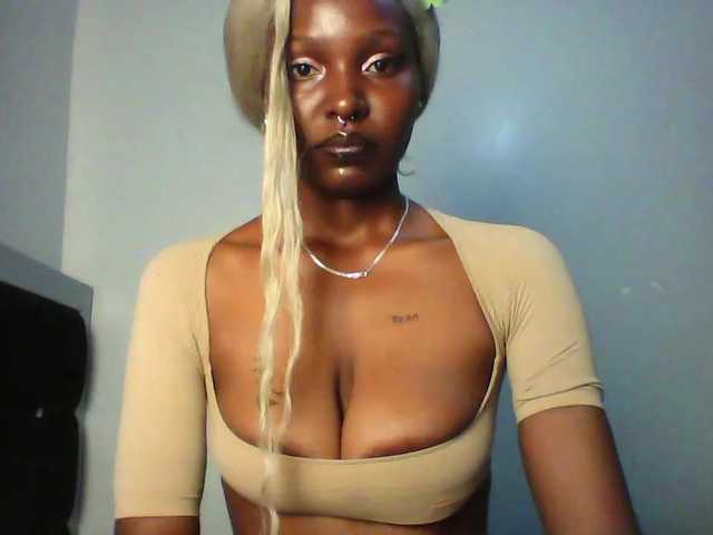 Maleena40 – webcam model profile photo