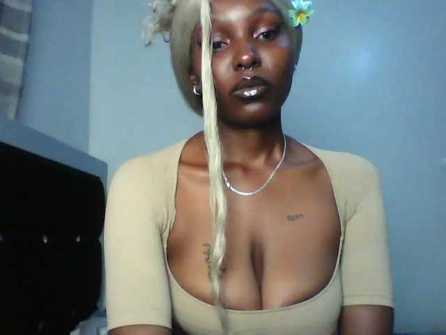 Maleena40 – webcam model profile photo