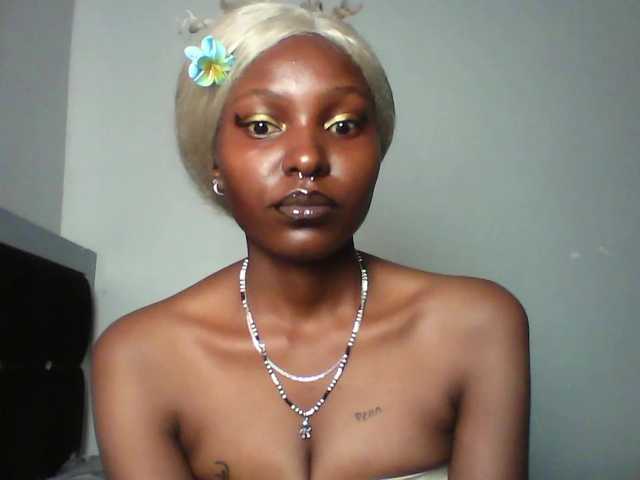 Maleena40's BongaCams show and profile