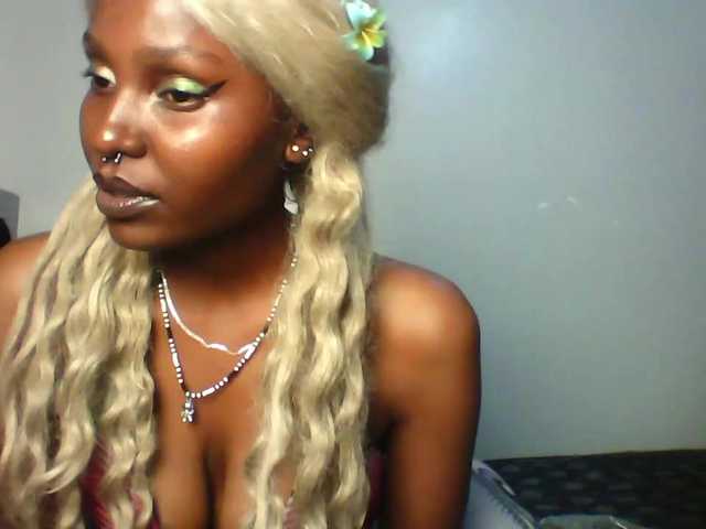 Maleena40's BongaCams show and profile