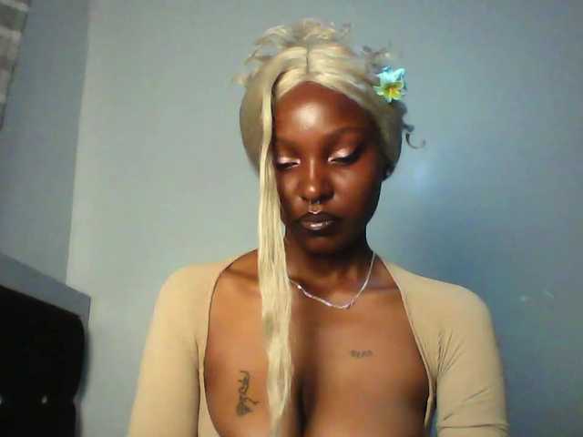 Maleena40's BongaCams show and profile