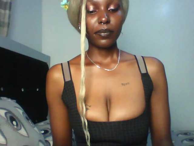 Maleena40 – webcam model profile photo