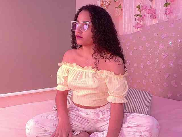 Dahliabrowniee webcam