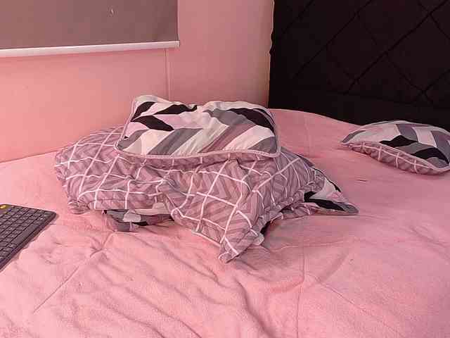 Dahliabrowniee webcam