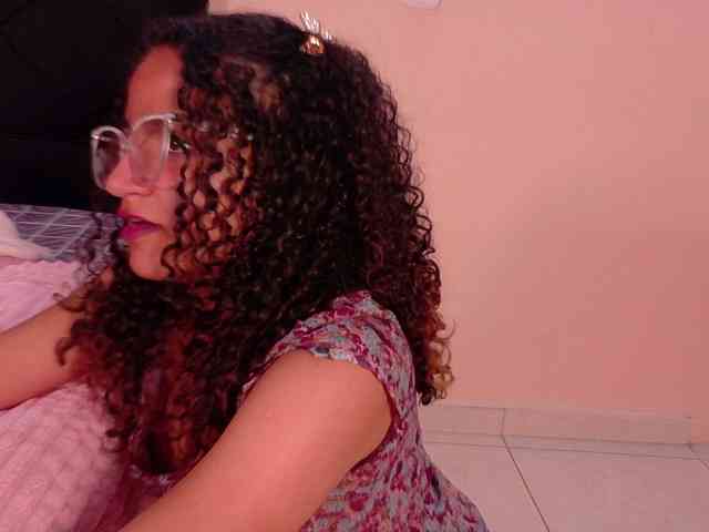 Dahliabrowniee webcam