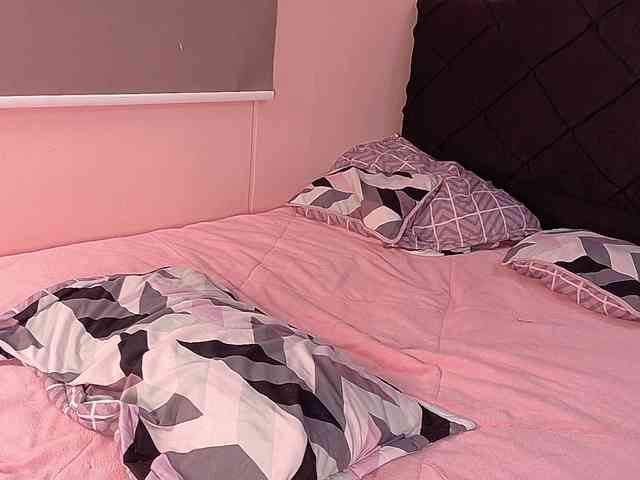 Dahliabrowniee webcam