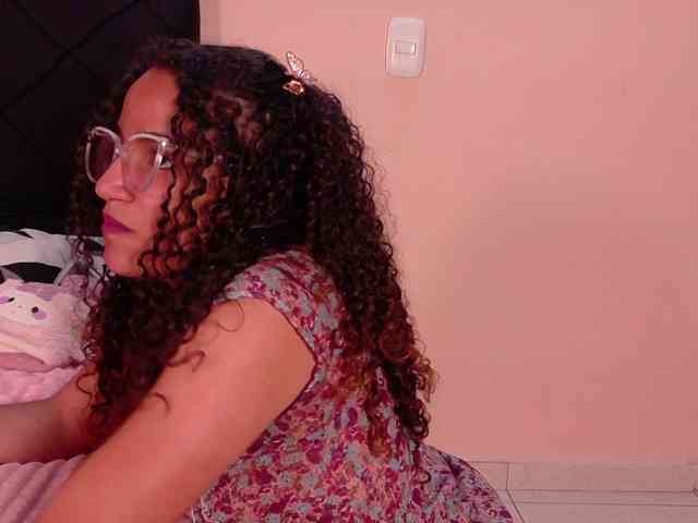 Dahliabrowniee webcam