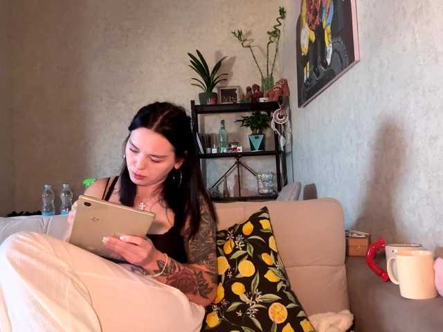 JerilynIwanski's BongaCams show and profile