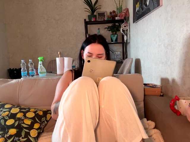 JerilynIwanski's BongaCams show and profile