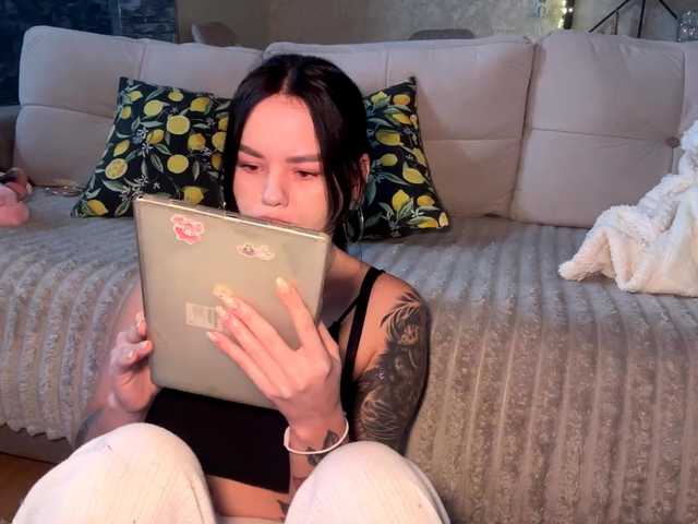 JerilynIwanski's BongaCams show and profile