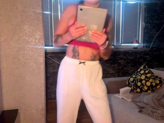 JerilynIwanski's BongaCams show and profile