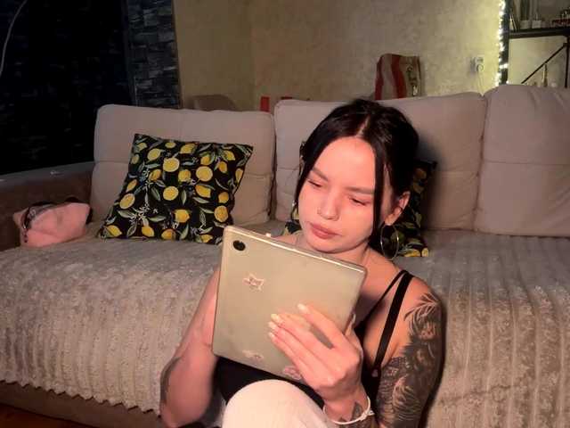 JerilynIwanski's BongaCams show and profile