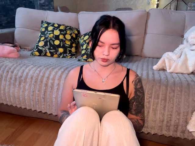 JerilynIwanski's BongaCams show and profile