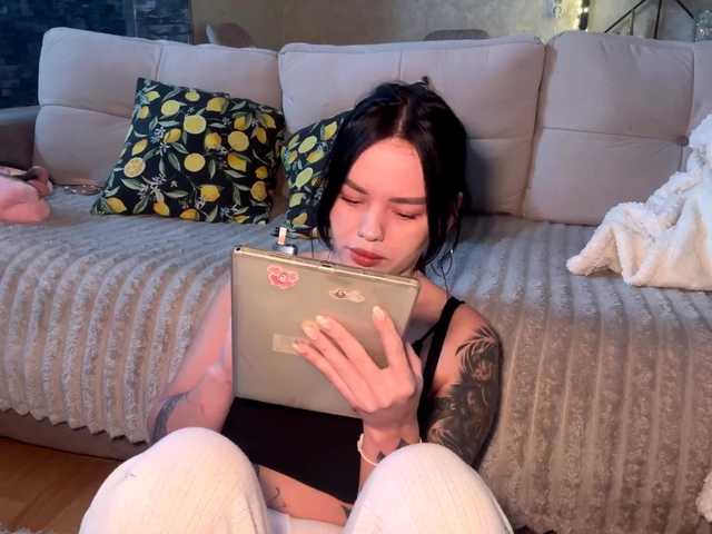 JerilynIwanski's BongaCams show and profile