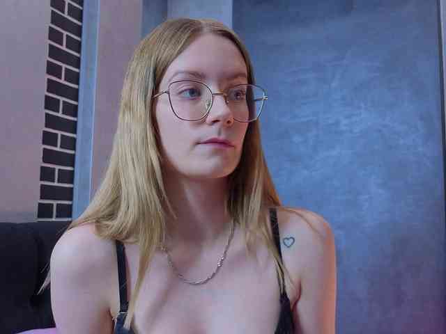 edlin-gail Live Webcam on BongaCams